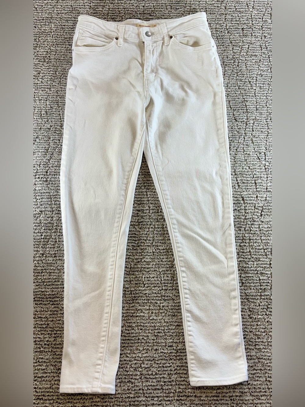 Levi’s 721 Women’s Size 31 All White High Rise Skinny Jeans